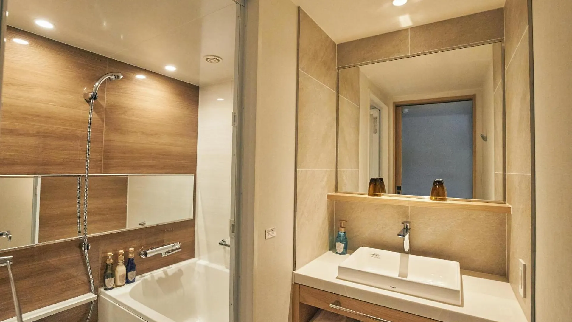 ***  Hotel Traveltine Kyoto Kiyamachi Japan